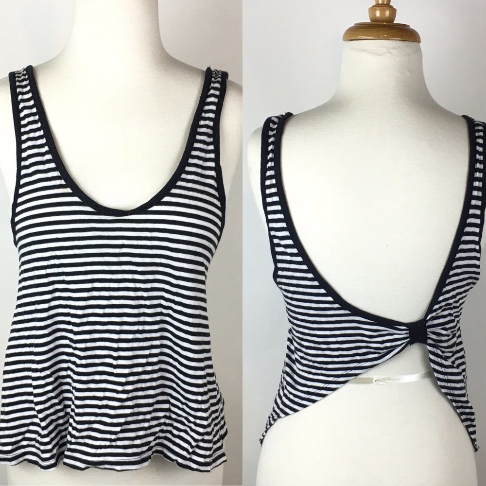 Victoria's Secret Fly Away Knot Crop Tank‎ XS NWOT